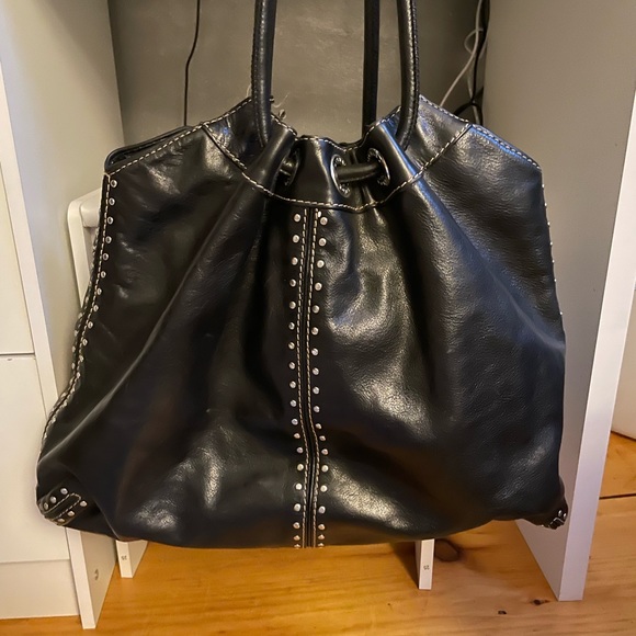 large size authentic Micheal Kors purse.  This is a rare find. - Picture 2 of 4